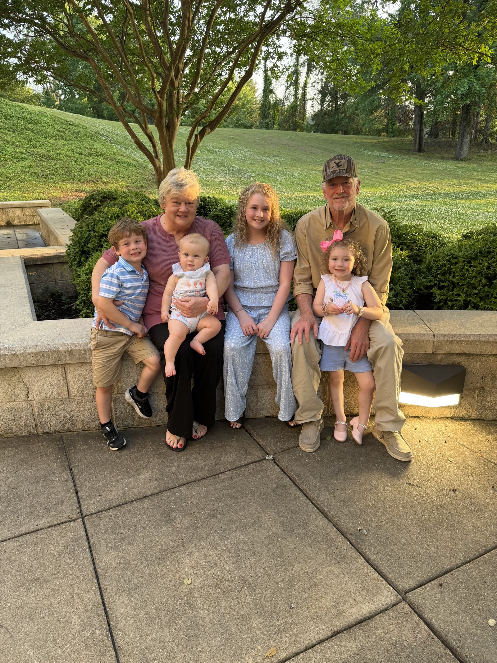 Melinda and Ben Mears (Mamaw & Poppy) with grandchildren Tripp, Creed, Chayni and Libby at the 2026 Mississippi Taxidermy Convention